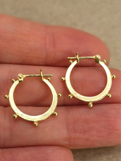 Larentia Hoops