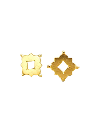 Pair of solid 18k gold stud earrings featuring a quatrefoil-inspired design with a central diamond-shaped cutout, accented by small granule-like details at each corner. The openwork creates a delicate window of light at the center, echoing the intricate tracery of Medieval and Renaissance architecture. A blend of historical elegance and minimalist form, perfect for everyday wear or timeless adornment